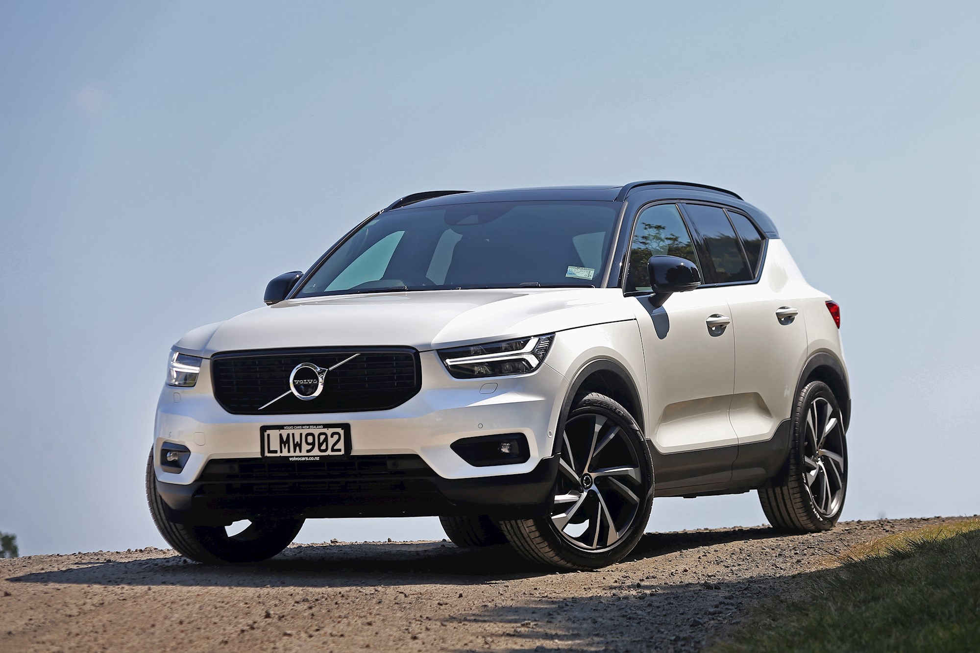 Volvo’s XC40 keeps winning awards - Driven Car Guide