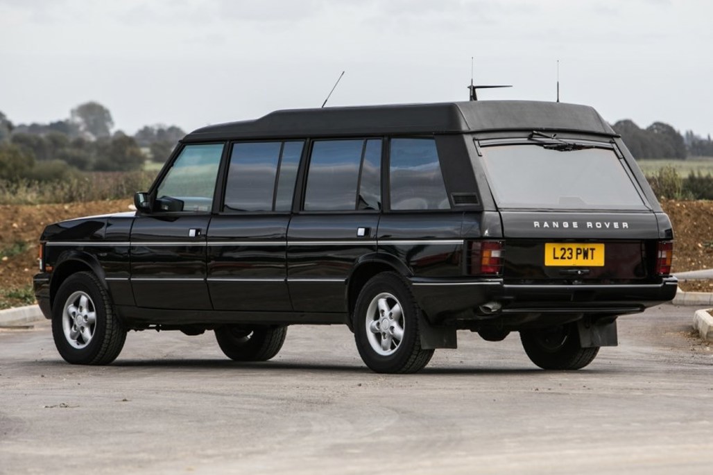 Bizarre limousine-converted Range Rover sells for a small fo - Driven ...