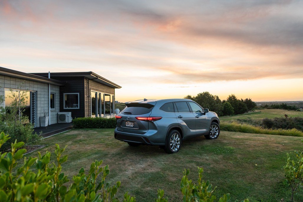 Toyota Highlander Limited ZR review: hybrid, American style - Driven ...