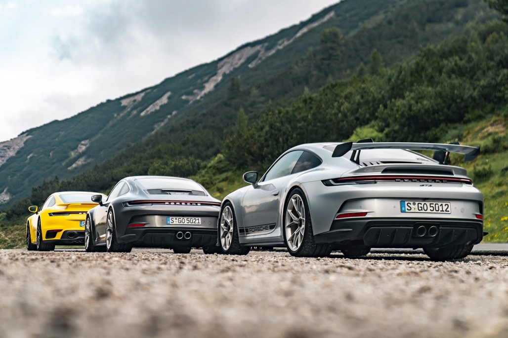 Video Porsche 911 Shootout GT3 vs Turbo S vs GT3 Touring Driven Car