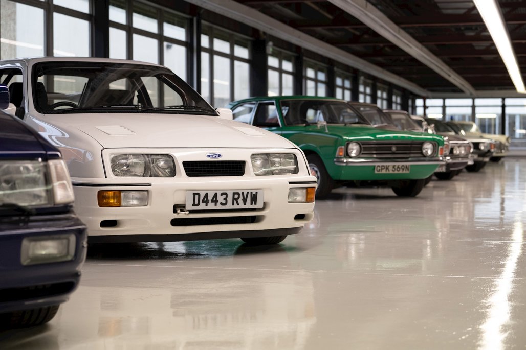 Ford Heritage Vault: classic brochures and pics free to down - Driven