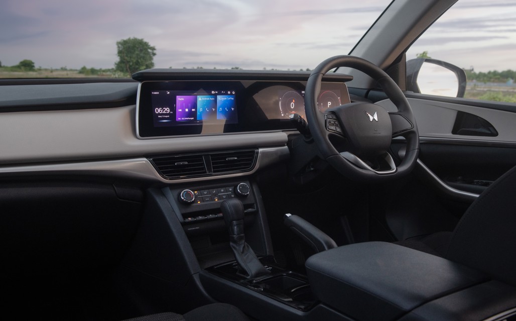 Mahindra XUV700 first drive first of a new breed Driven Car Guide