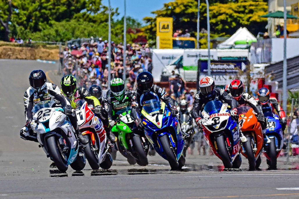 Boxng Day Races Boxing Day gift for race fans - Driven Car Guide