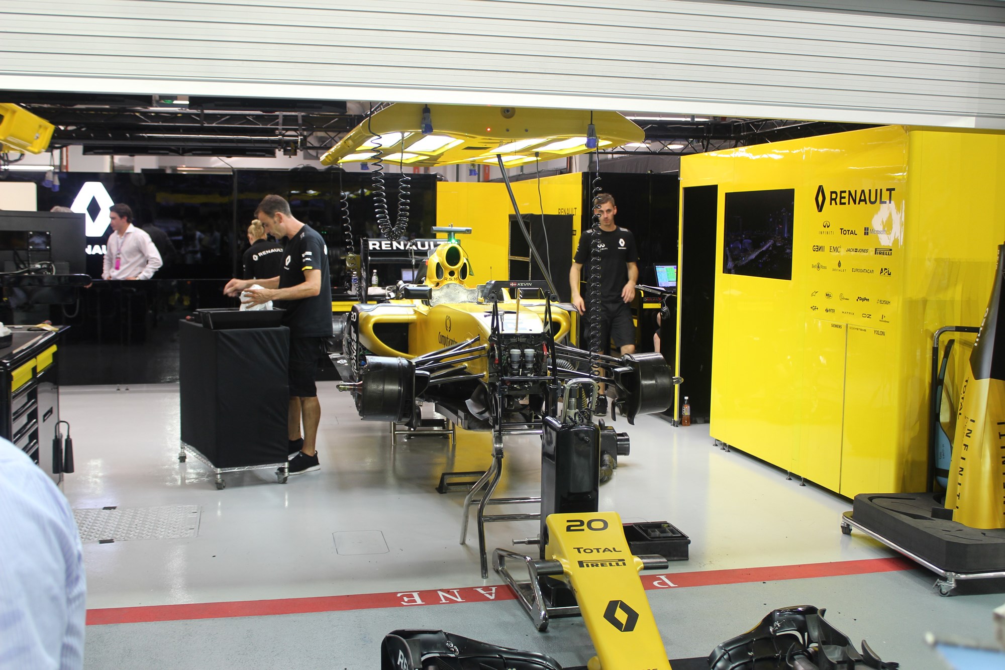 F1 Car Performance Lab Witnessing Formula 1's technology race first hand - Driven Car Guide