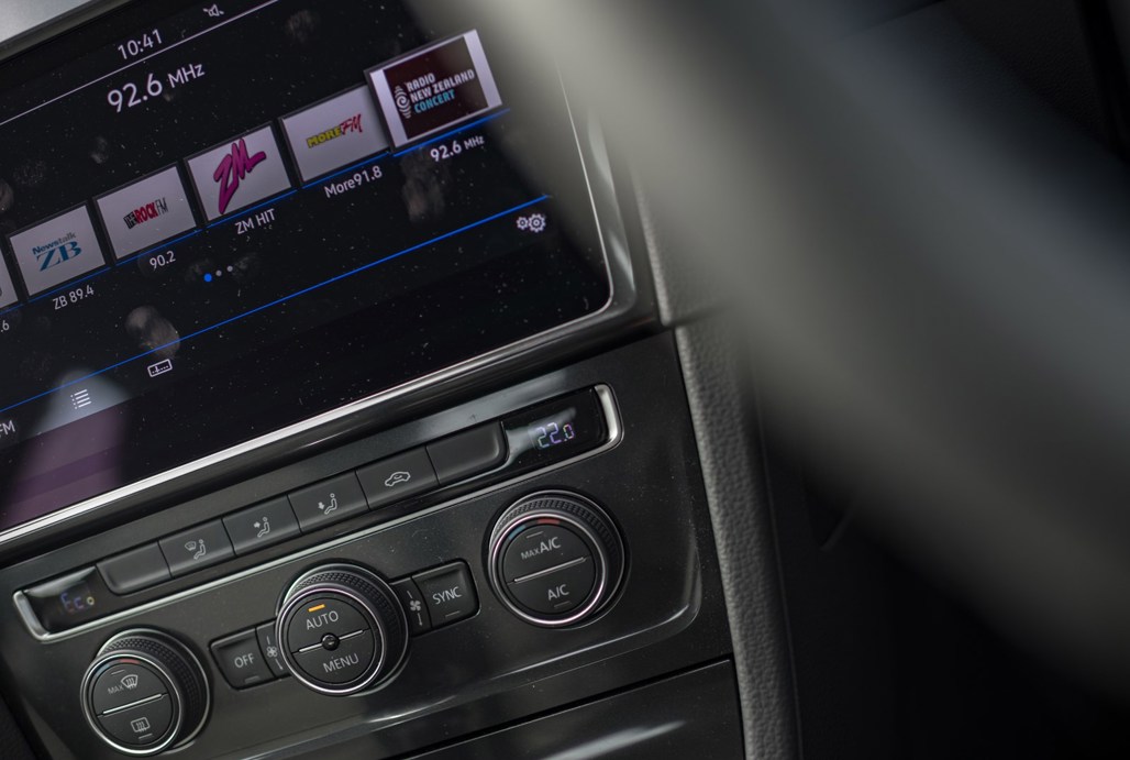Golf Tang E Display Led Volkswagen e-Golf: it's the same, but different - Driven Car Guide