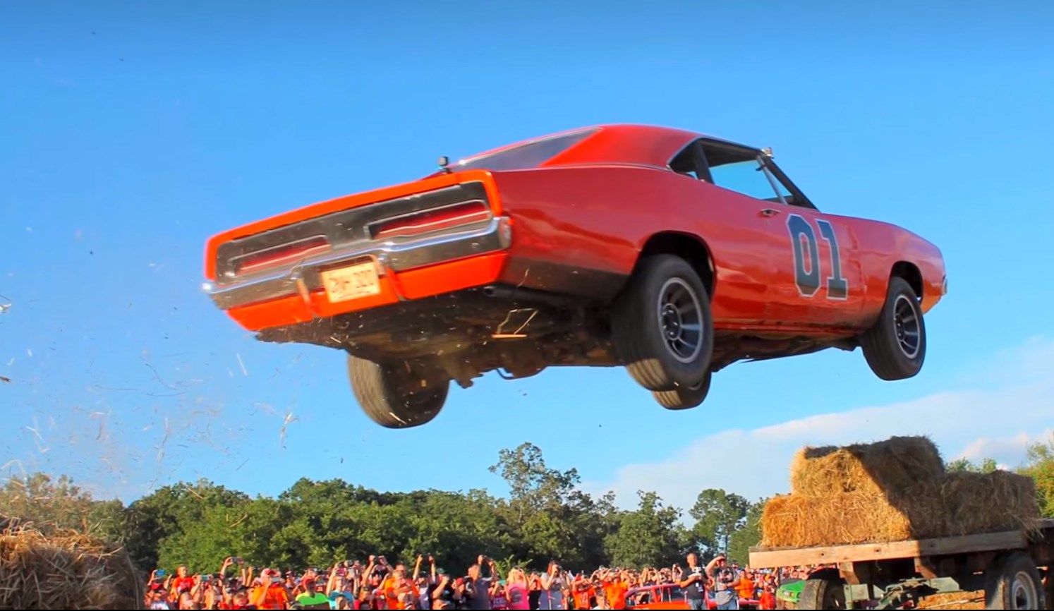 watch-old-ford-cop-car-transformed-into-general-lee-repli-driven