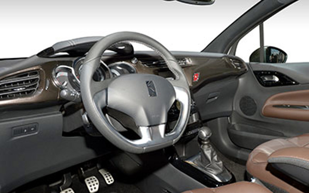 DS DS 3 2016 3-Door Hatchback