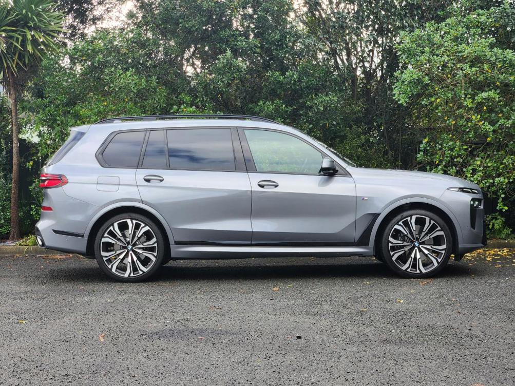The optional 23-inch alloy wheels are terrifyingly easy to curb, but look awesome!