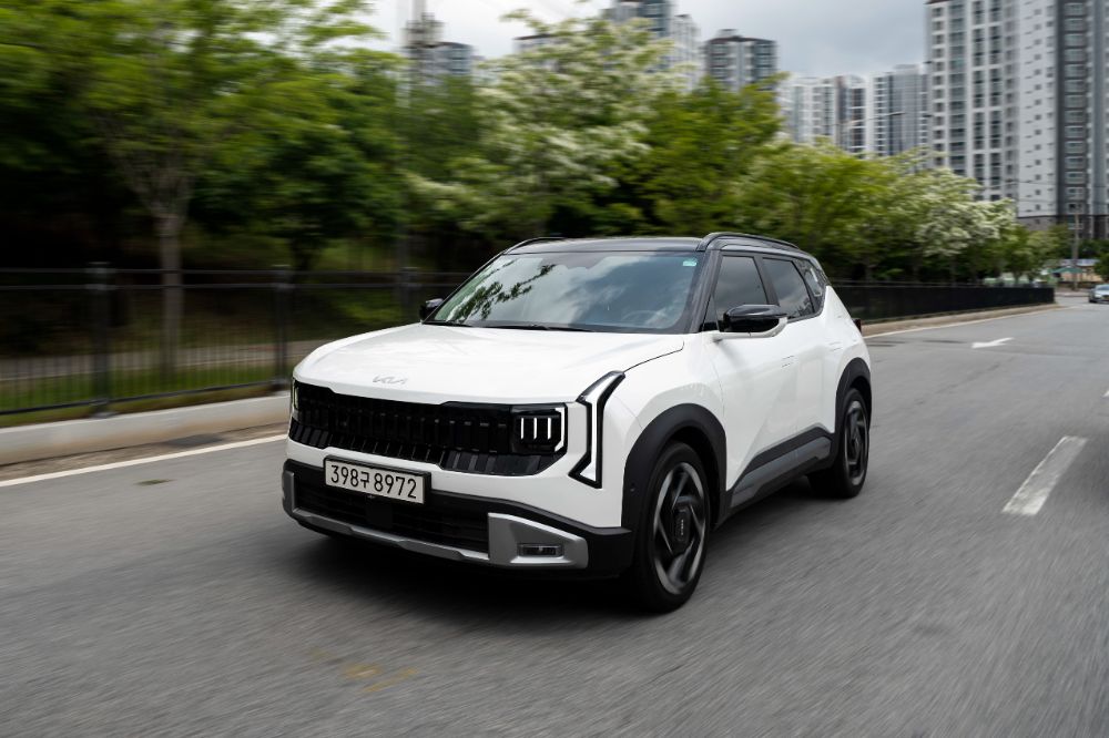 Global EV slowdown spurs hybrid push for Kia’s small SUV
