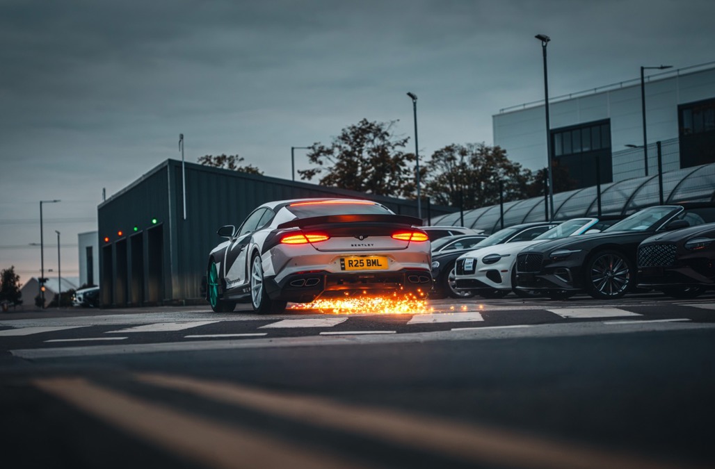 Hand Throttle Icon Bentley’s new Supersports goes sideways in new ‘Full Send' film ...