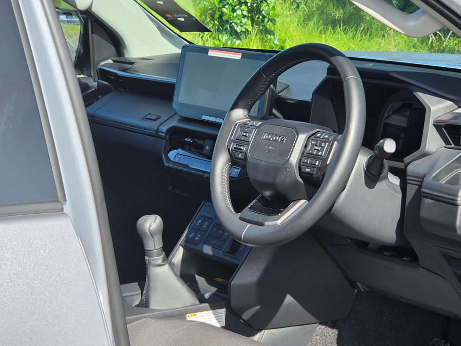 Toyota Hilux SR5 manual.