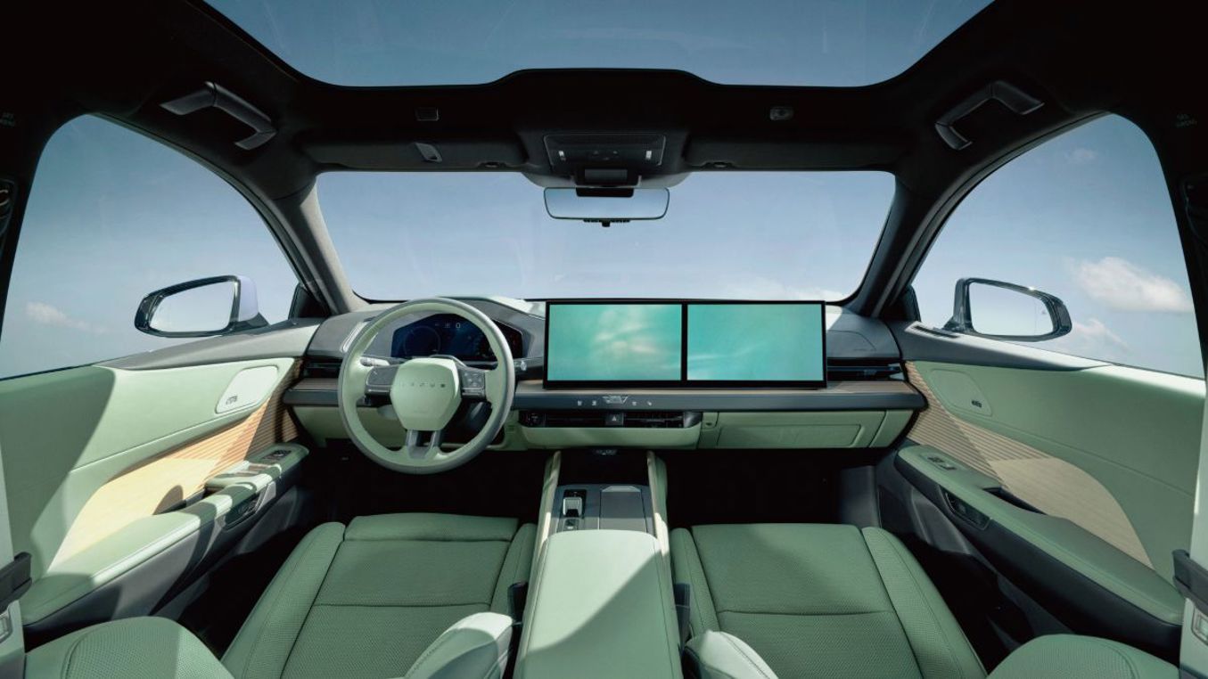 Lexus ES.