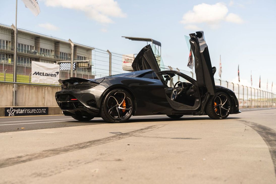 McLaren 750S Spider.