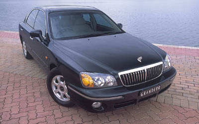 A HYUNDAI XG vehicle