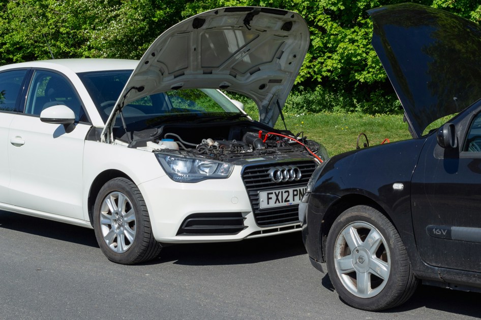 Jump starting a car correct position