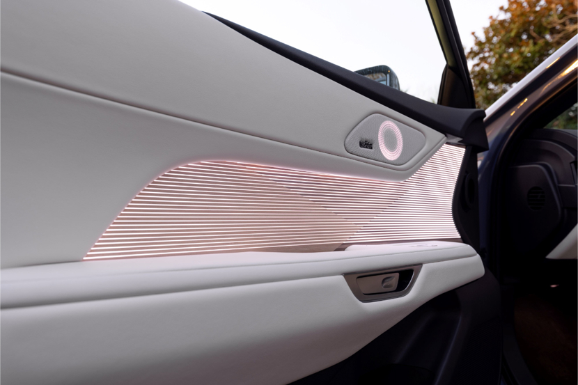Lexus ES.