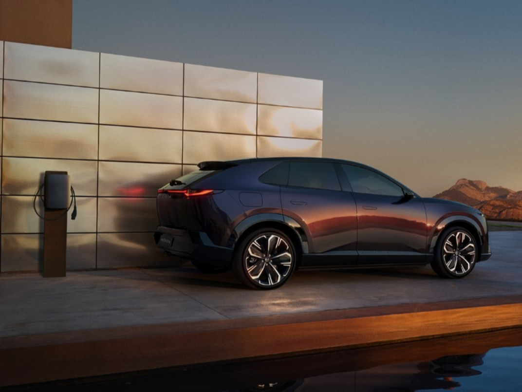 Mazda CX-6e.