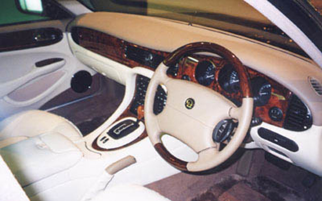 DAIMLER XJ SERIES 2002 4-Door Sedan
