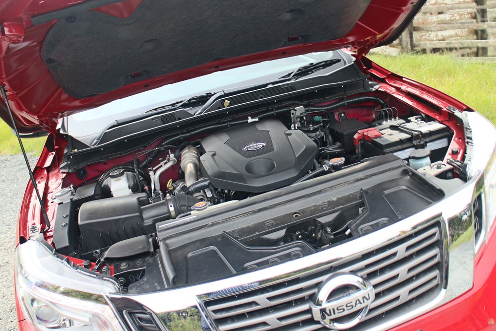 2015 nissan navara engine bay