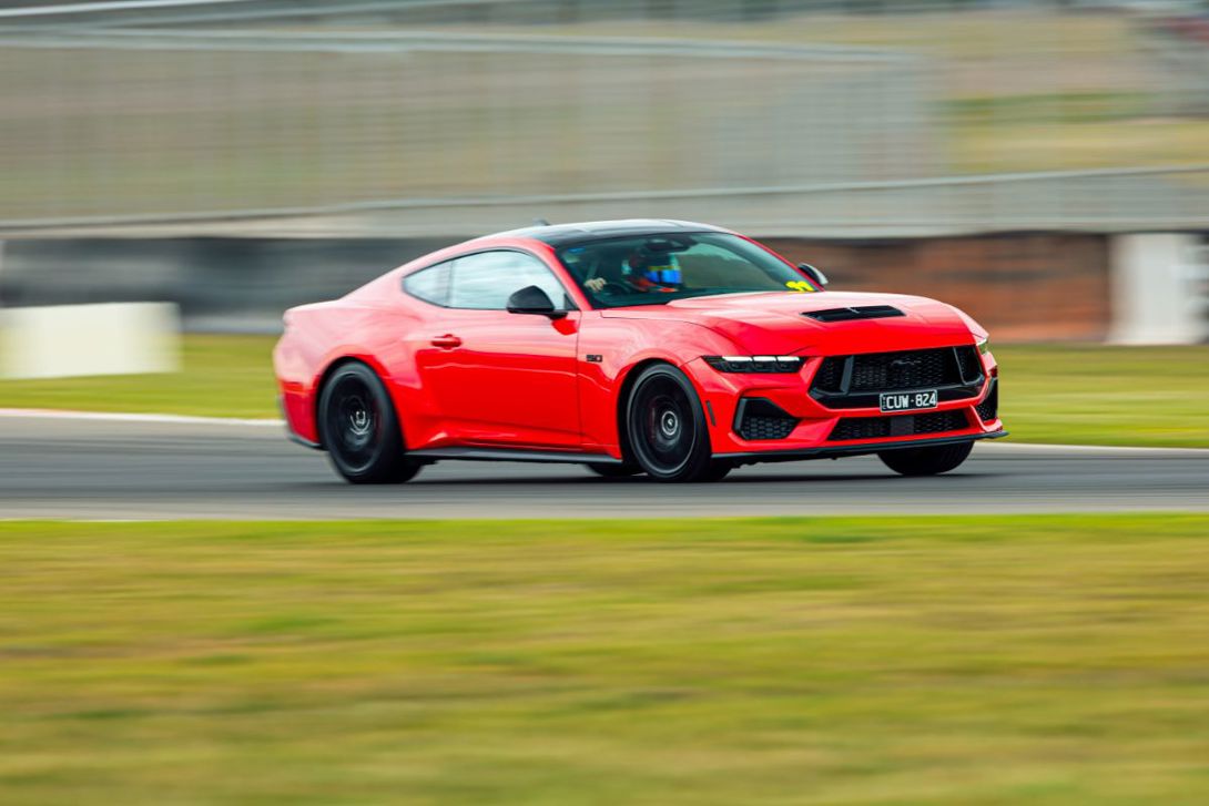 Ford Mustang GT and Dark Horse.