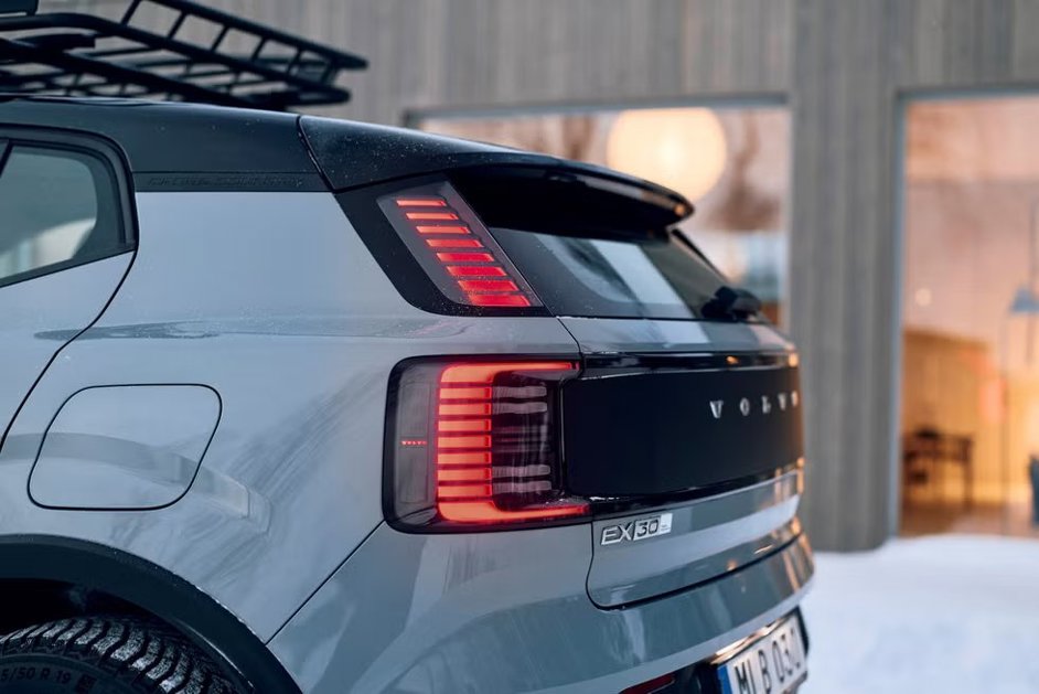 2026 Volvo EX30 Cross Country