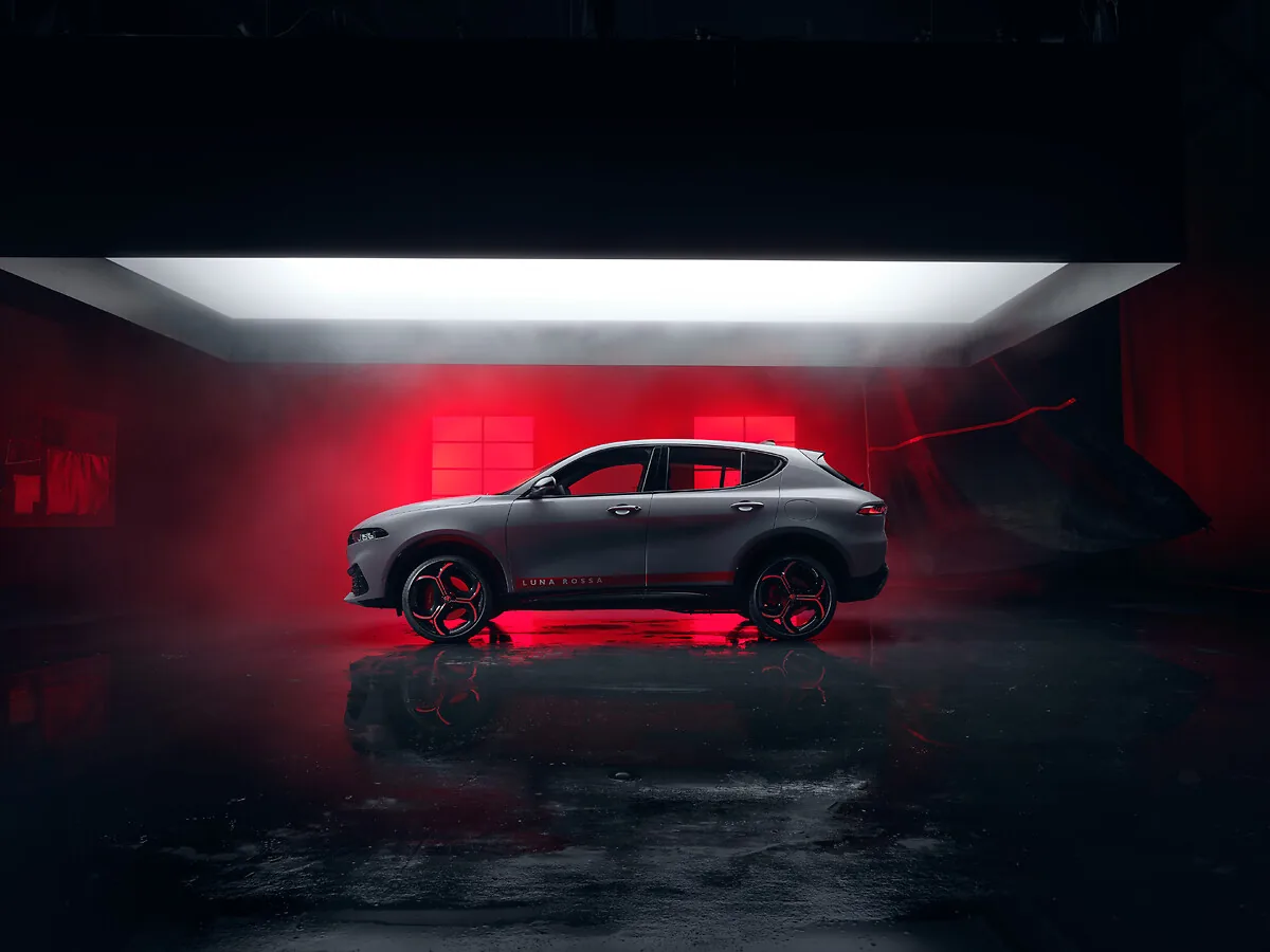 Alfa Romeo Tonale Edizione Luna Rossa side profile