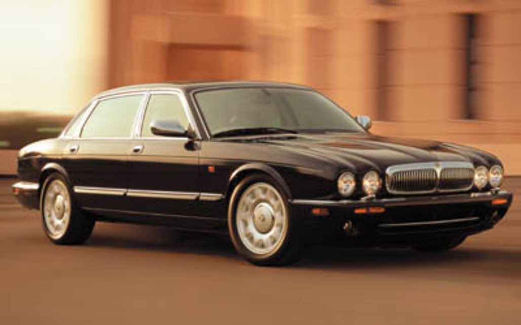 DAIMLER XJ SERIES 2002 4-Door Sedan