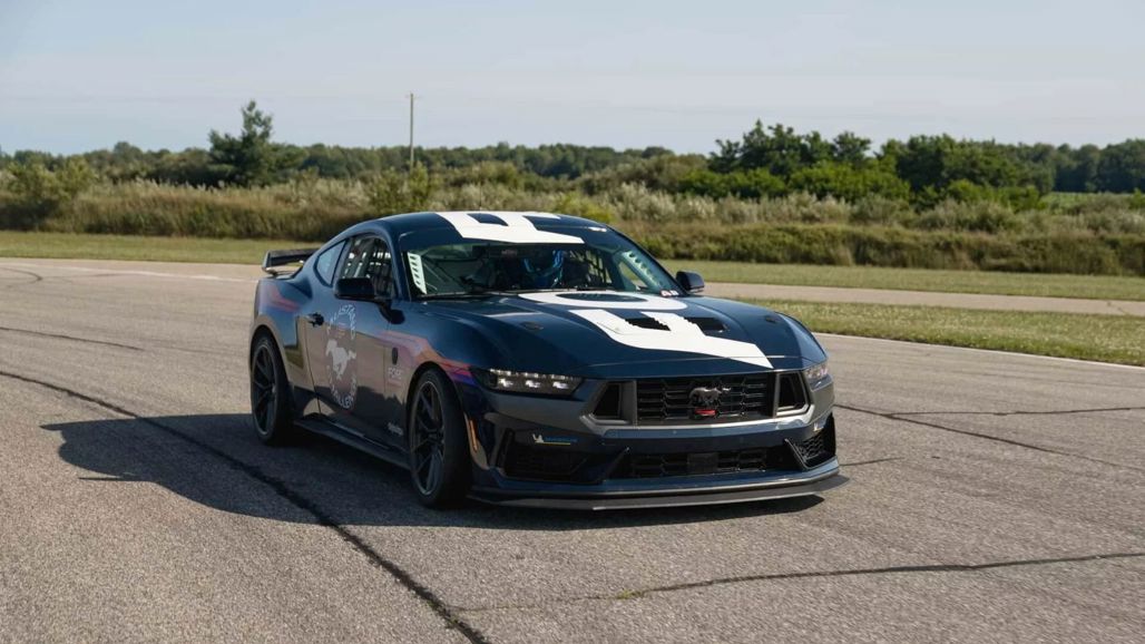 Ford Mustang Dark Horse R unveiled with one-make race series - Driven ...