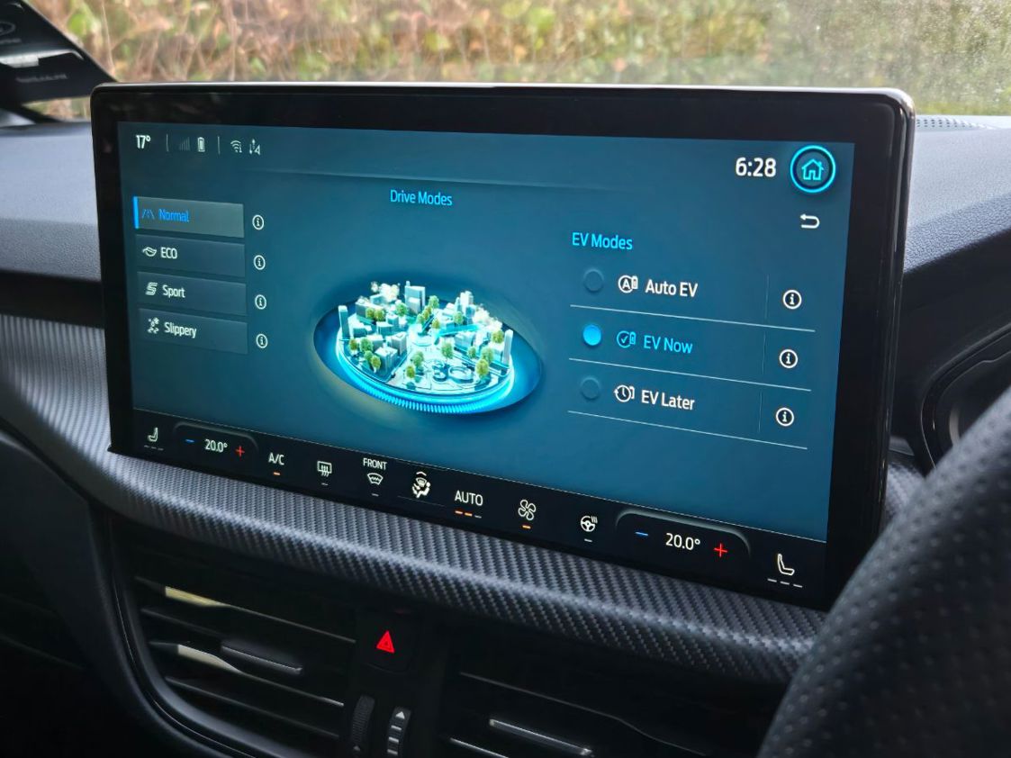 Ford Escape ST-Line X PHEV.