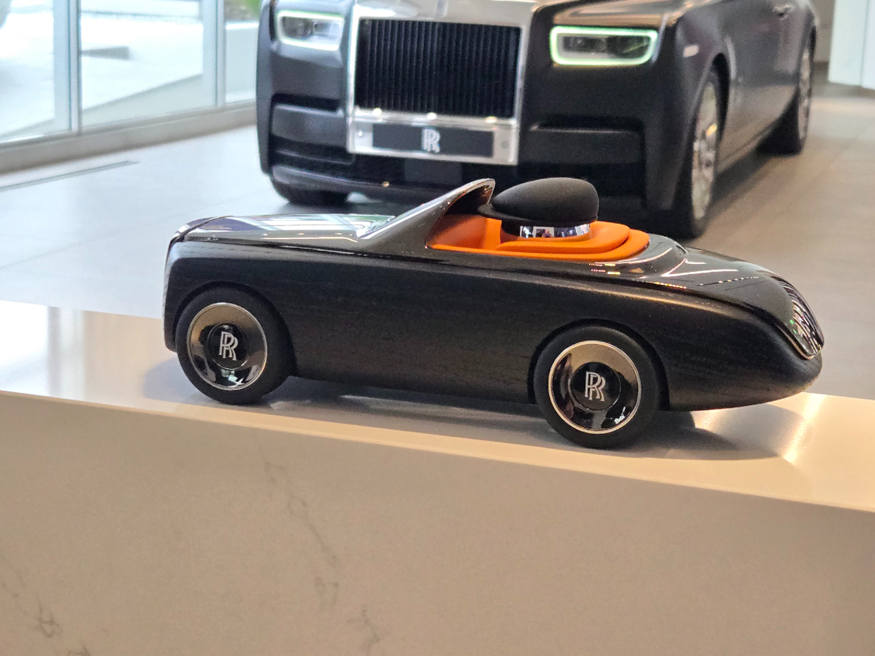 Rolls-Royce Black Badge Spectre.