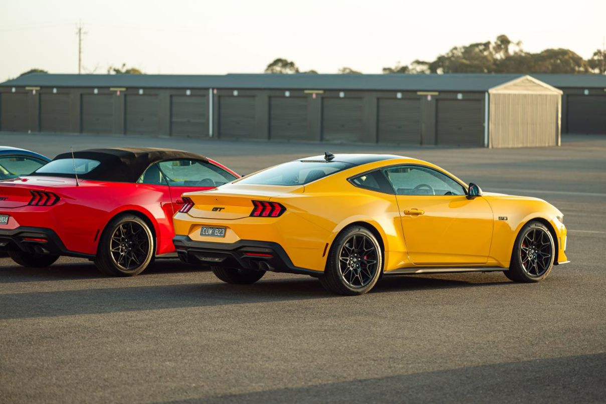 Ford Mustang GT and Dark Horse.