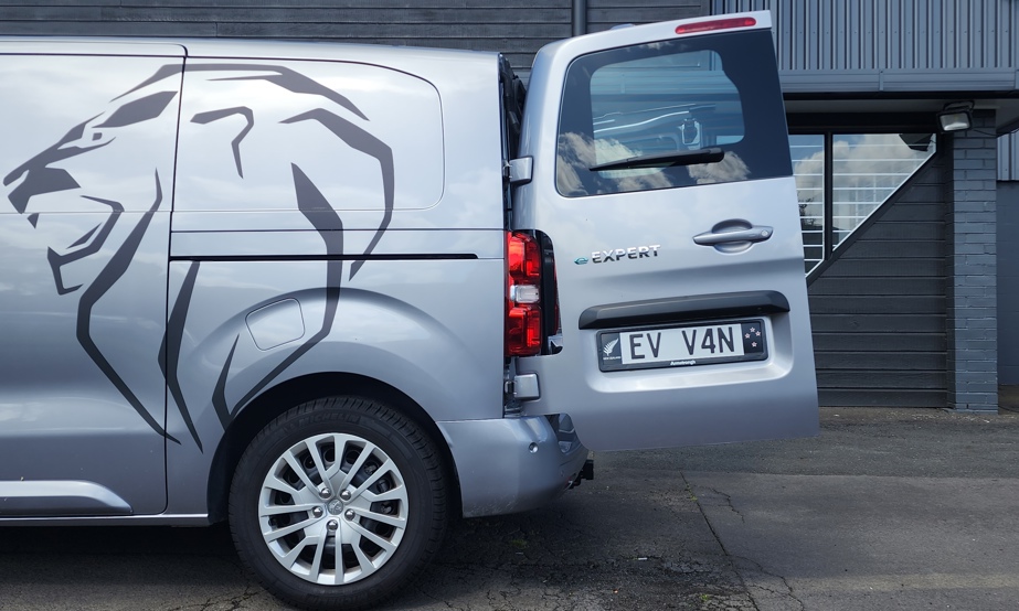 PEUGEOT e-Expert & Expert  Compact electric van by PEUGEOT