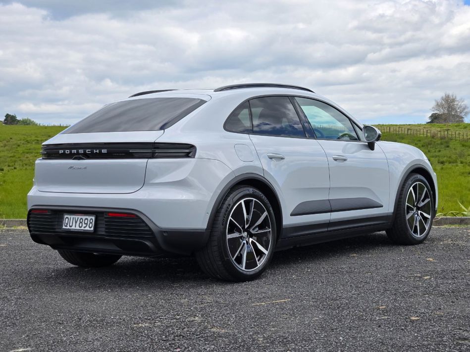 Porsche Macan 4 Electric.