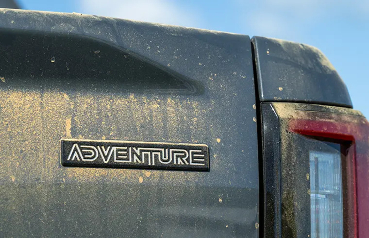 Toyota Hilux Adventure.