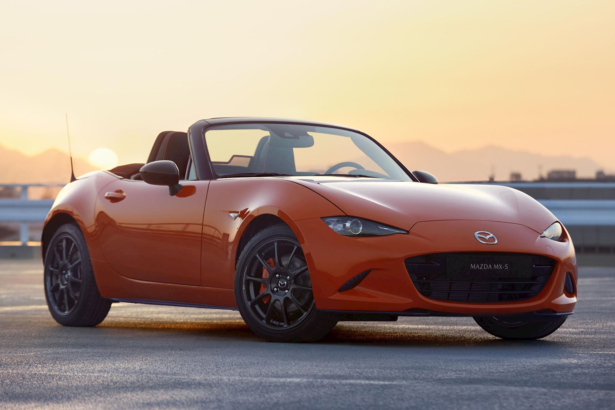 MAKO PACK-Premium-30th Anniversary Spec… mx51.jpg?width=1028&quality=85