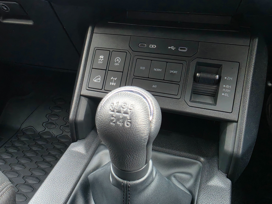 Toyota Hilux SR5 manual.