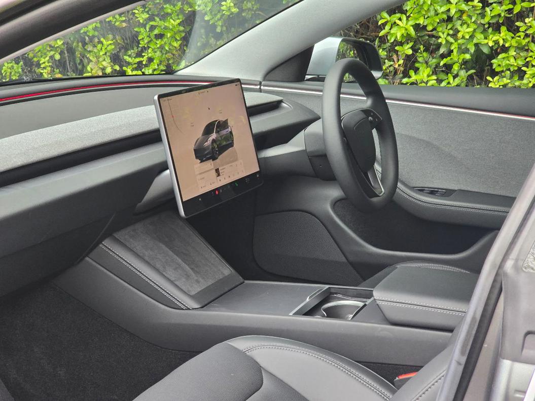 Tesla Model 3.