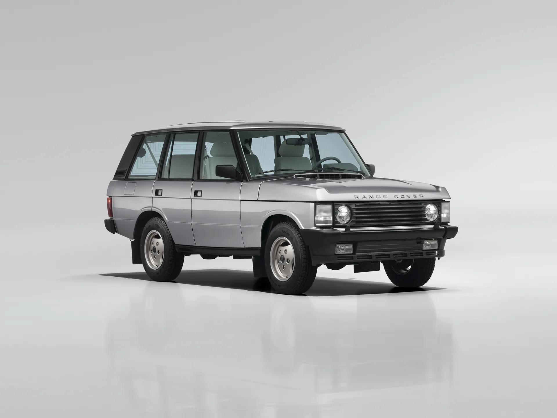 Restored 1993 Range Rover Classic exterior