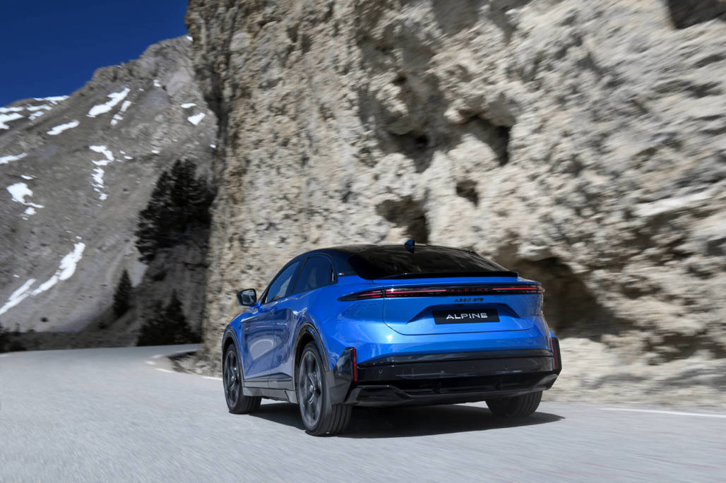 Alpine Alpine A390 revealed: all-electric sport fastback channels A110 spirit ...
