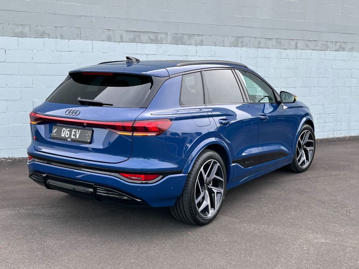 Audi Q6 e-tron quattro S Line.