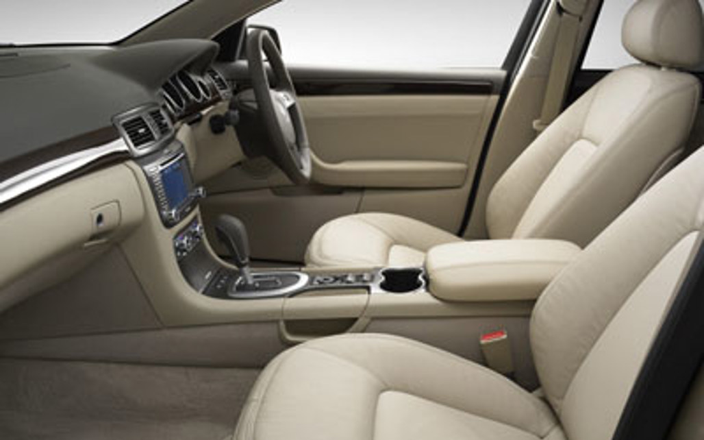 HOLDEN STATESMAN 2010 4-Door Sedan