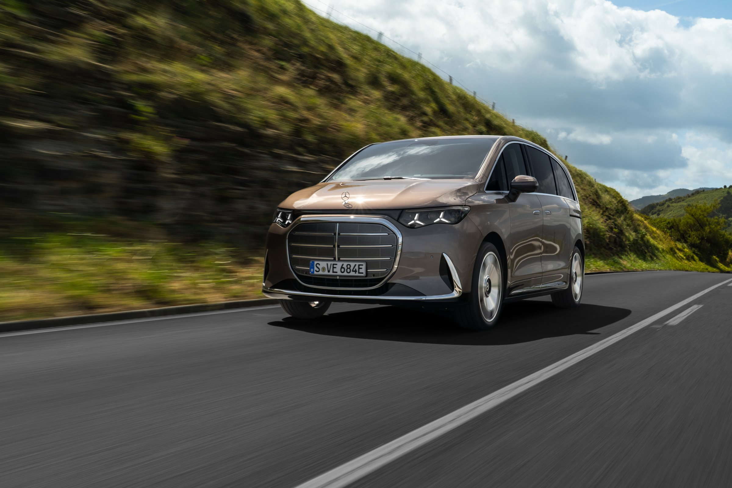 Mercedes-Benz VLE revealed with 700km range - Driven Car Guide