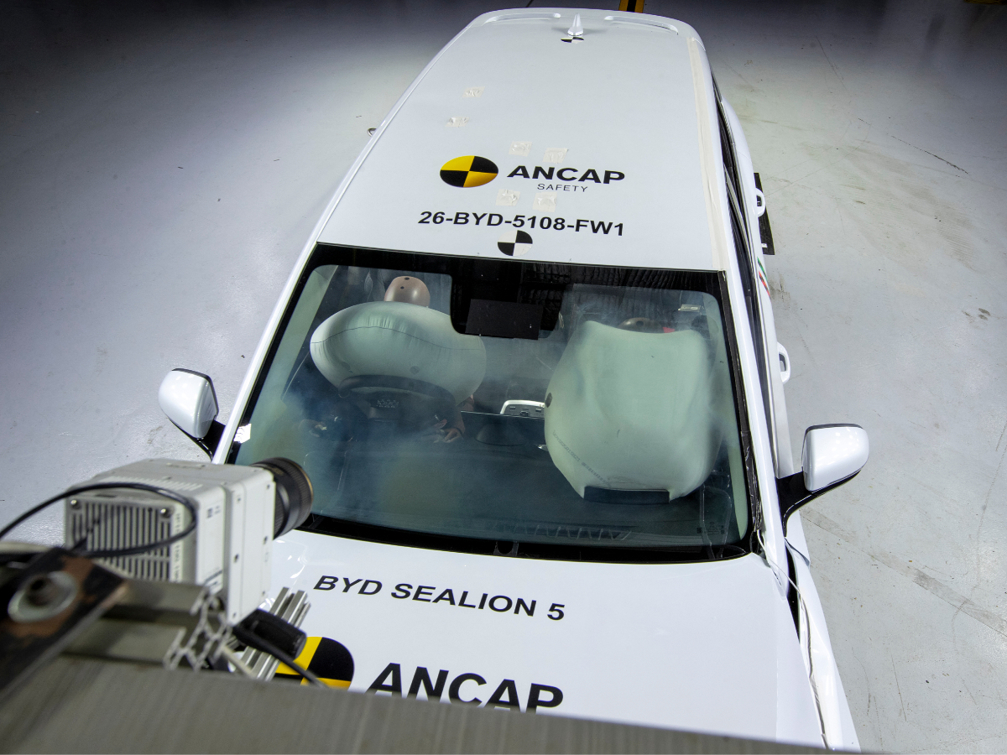 BYD Sealion 5.