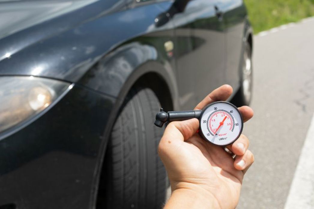 How to check and adjust tyre pressures.