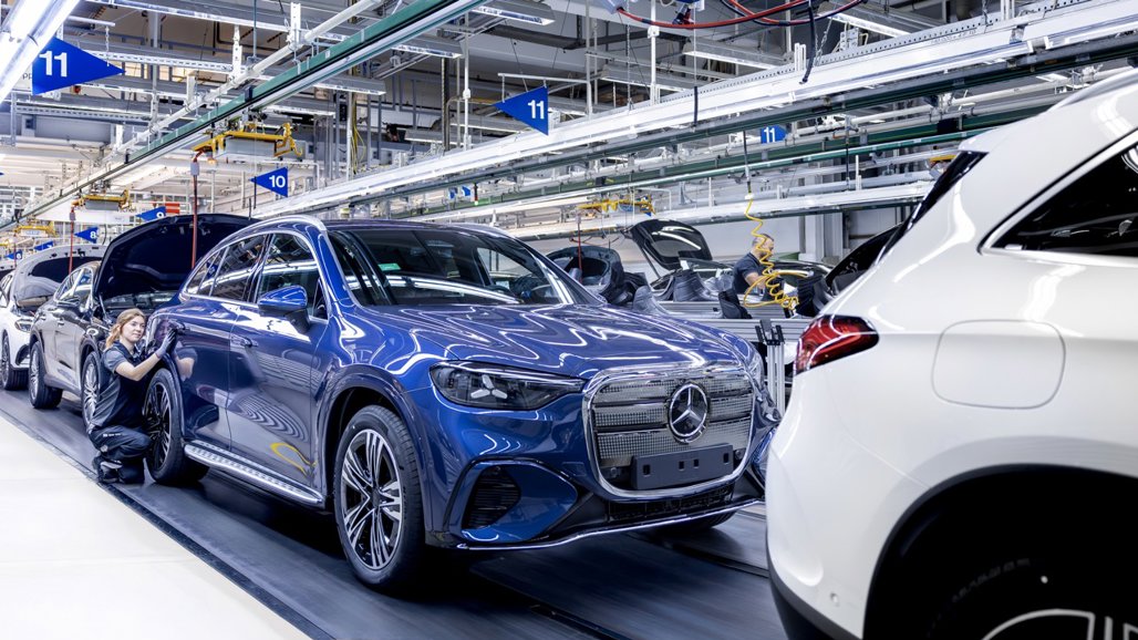 Mercedece In Ramp Mercedes-Benz ramps up electric GLC production - Driven Car Guide