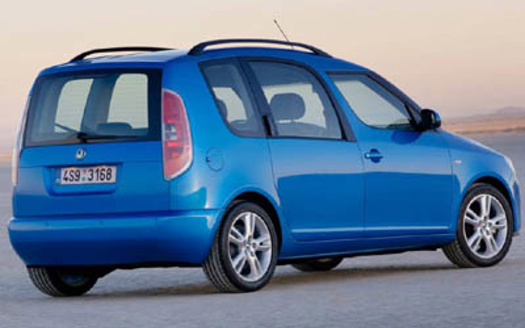 SKODA ROOMSTER 2011 5-Door People Mover