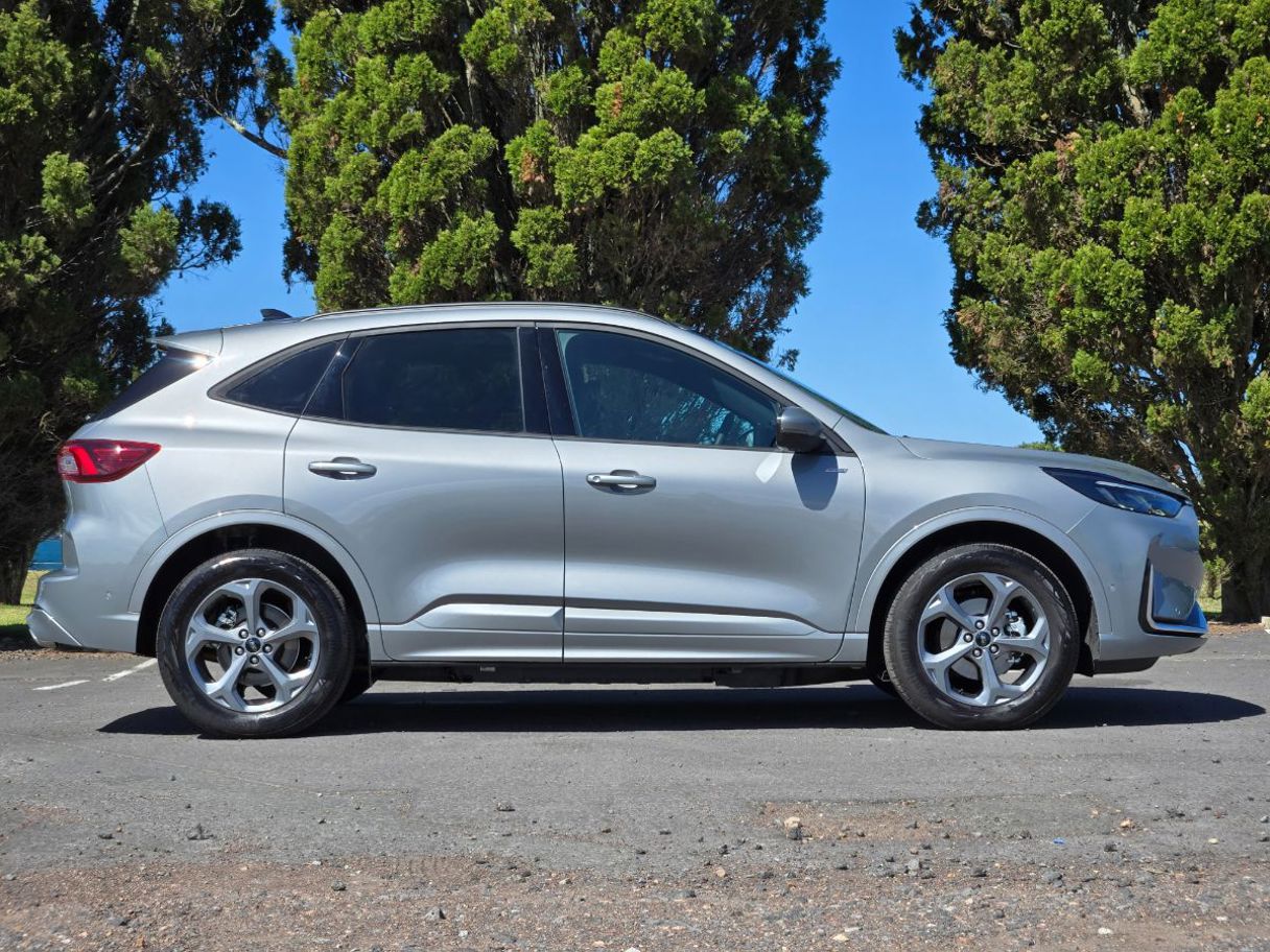 Ford escape ST-Line X PHEV.