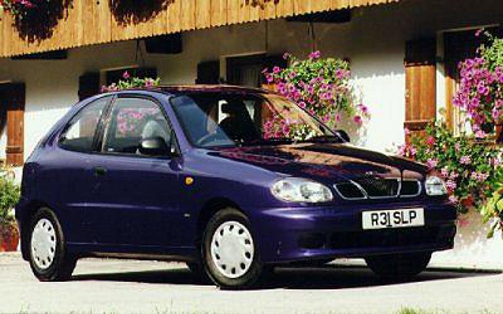 DAEWOO LANOS 1998 3-Door Hatchback