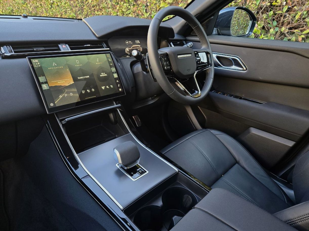 Range Rover Velar Dynamic SE PHEV.