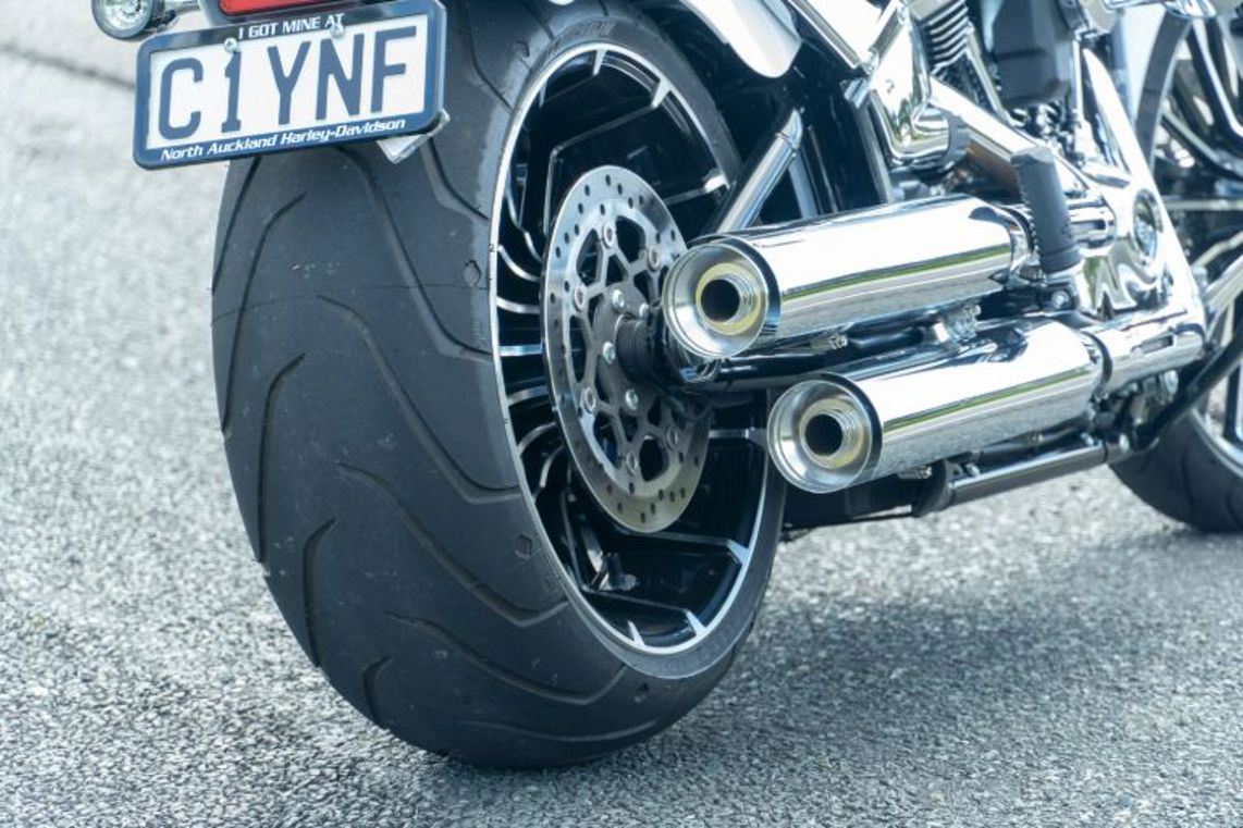 Harley-Davidson Breakout 117.
